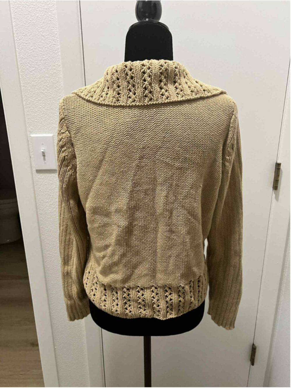Liz Claiborne Womens Beige Knit Cardigan Sweater Scalloped Trim Button Front - Picture 2 of 9